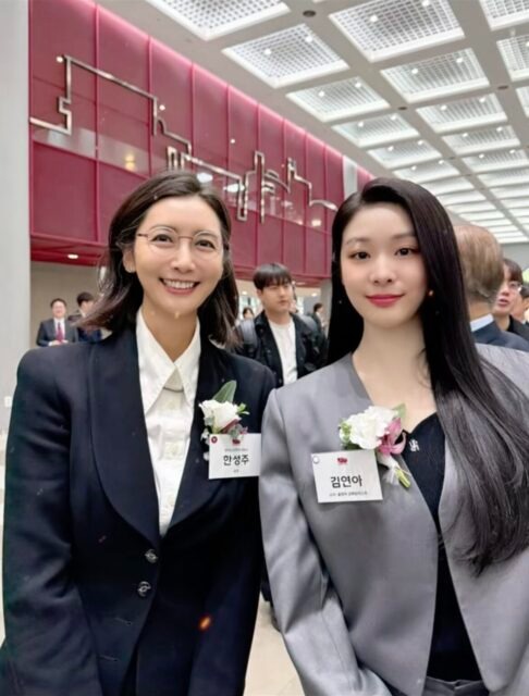 Han Sung Joo chụp với Kim Yuna