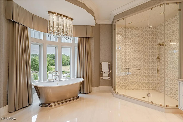 Phòng tắm hiện đại với thiết bị cao cấp