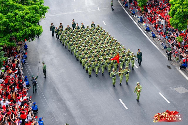 Cục trưởng Xuân Bắc trao đổi với các nghệ sĩ