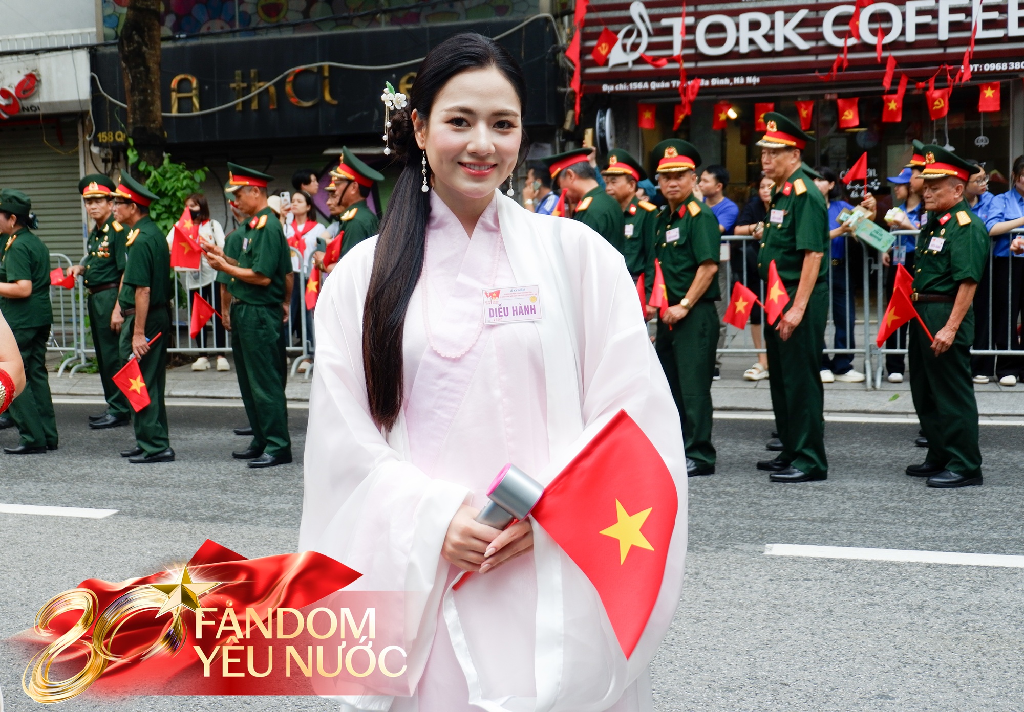 Việt Hoa với trang phục truyền thống tại buổi sơ duyệt