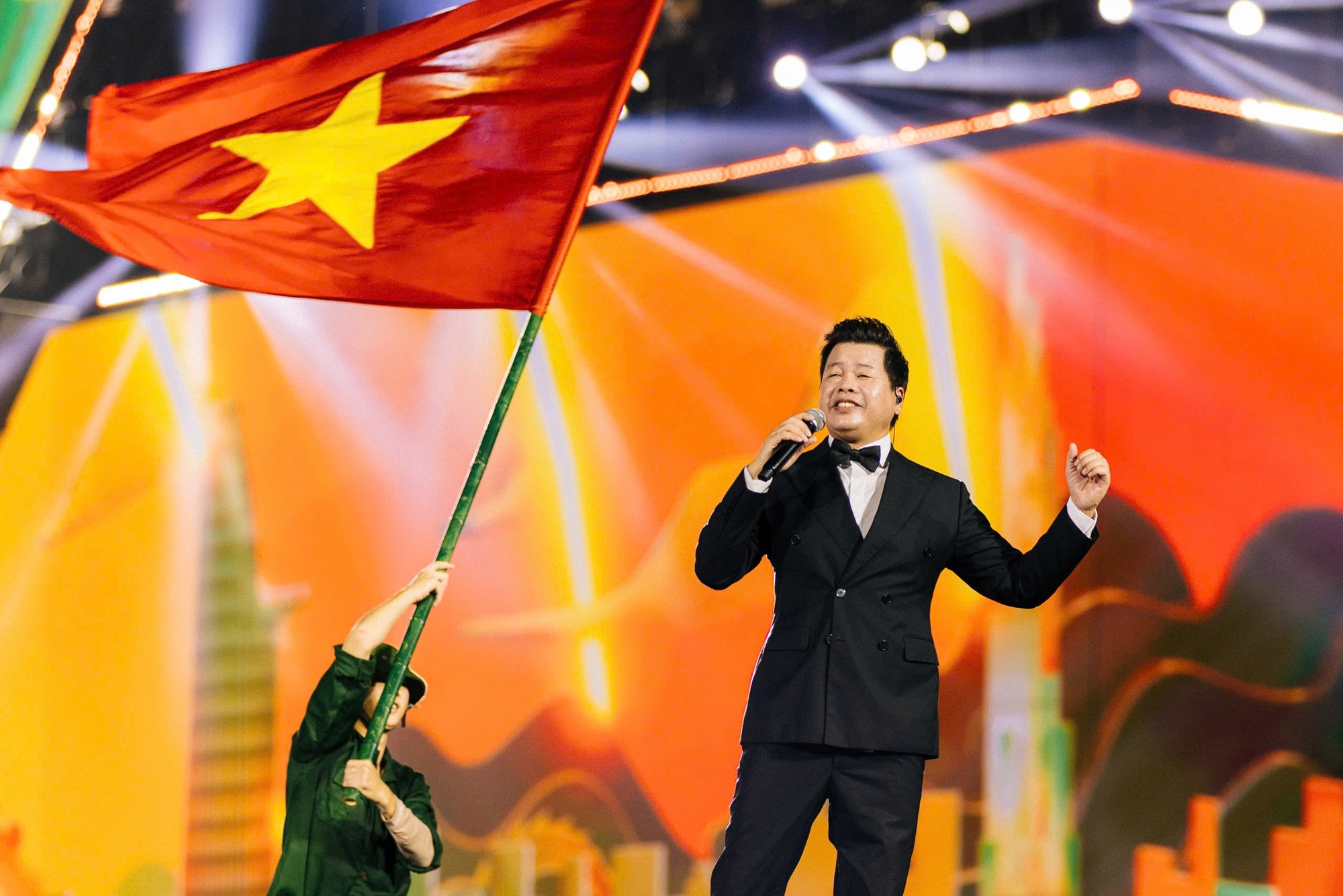 NSƯT Đăng Dương biểu diễn tại concert