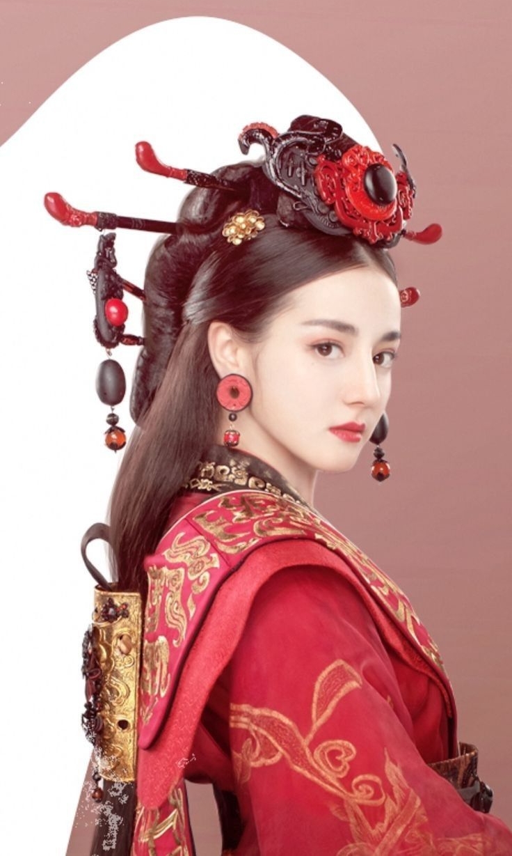 Địch Lệ Nhiệt Ba vai Công Tôn Lệ