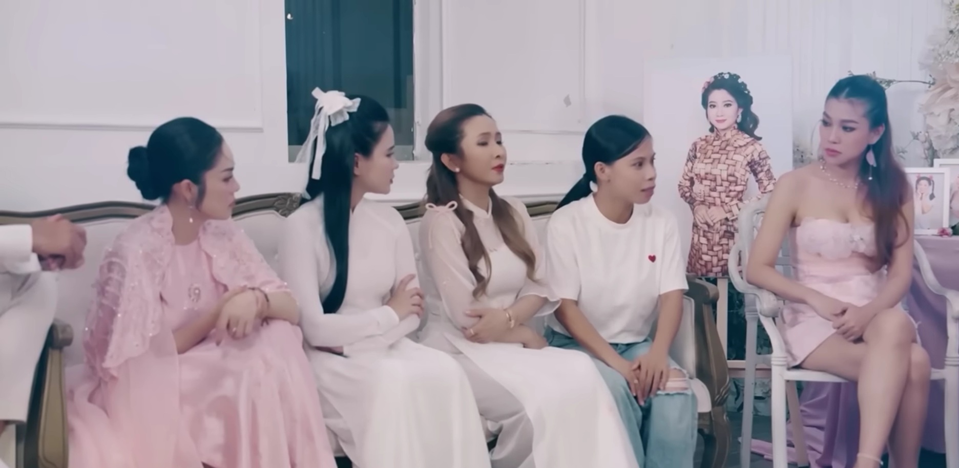 Bảo mẫu bé Lavie cùng bạn bè nghệ sĩ