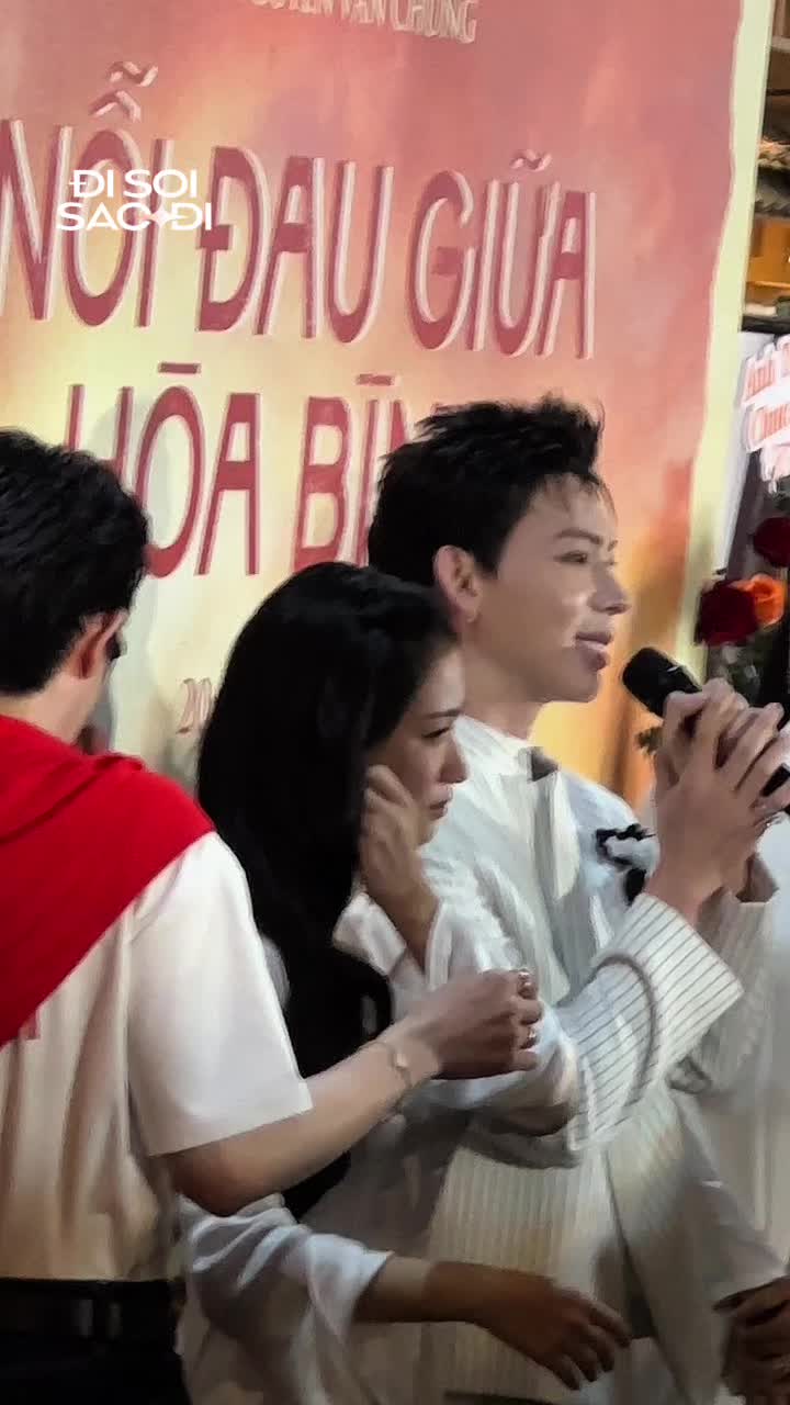 Hòa Minzy xúc động tại họp báo