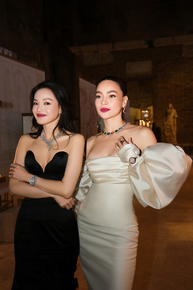 Hồ Ngọc Hà cực slay khi đọ sắc cùng siêu sao Thư Kỳ