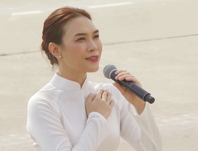 Mỹ Tâm biểu diễn trong sự kiện