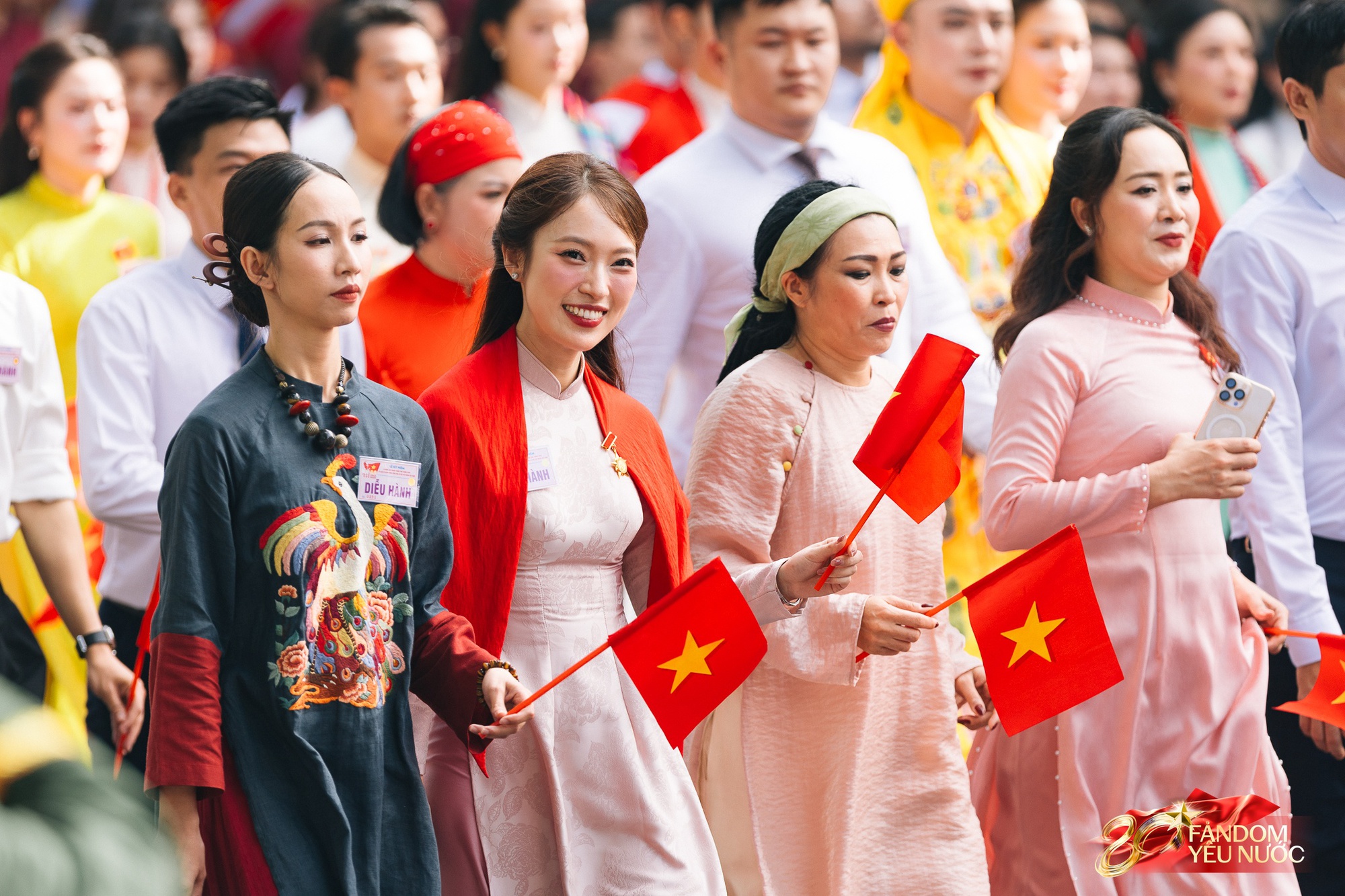 Bùi Công Nam và Vân Trang tại lễ diễu hành