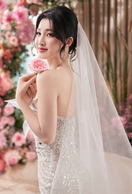 Phương Nhi trong lễ đính hôn