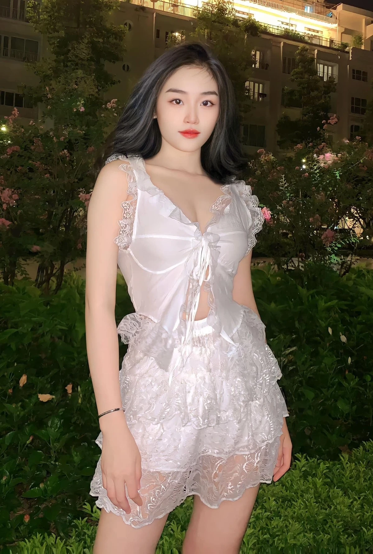 Hình ảnh đời thường xinh đẹp của tân hoa hậu