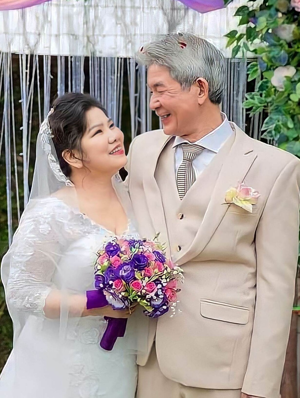NSND Thanh Hoa bên chồng nghệ sĩ xiếc Tôn Thất Lợi