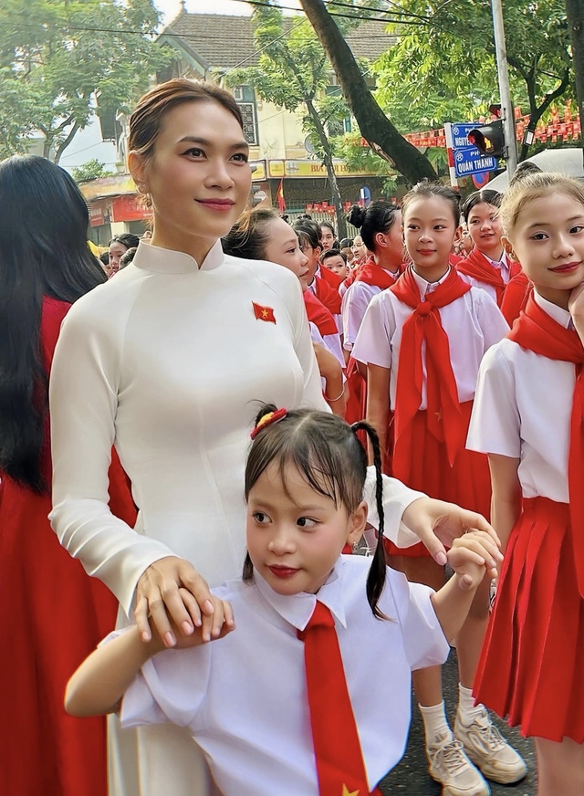 Mỹ Tâm trình diễn đầy cảm xúc
