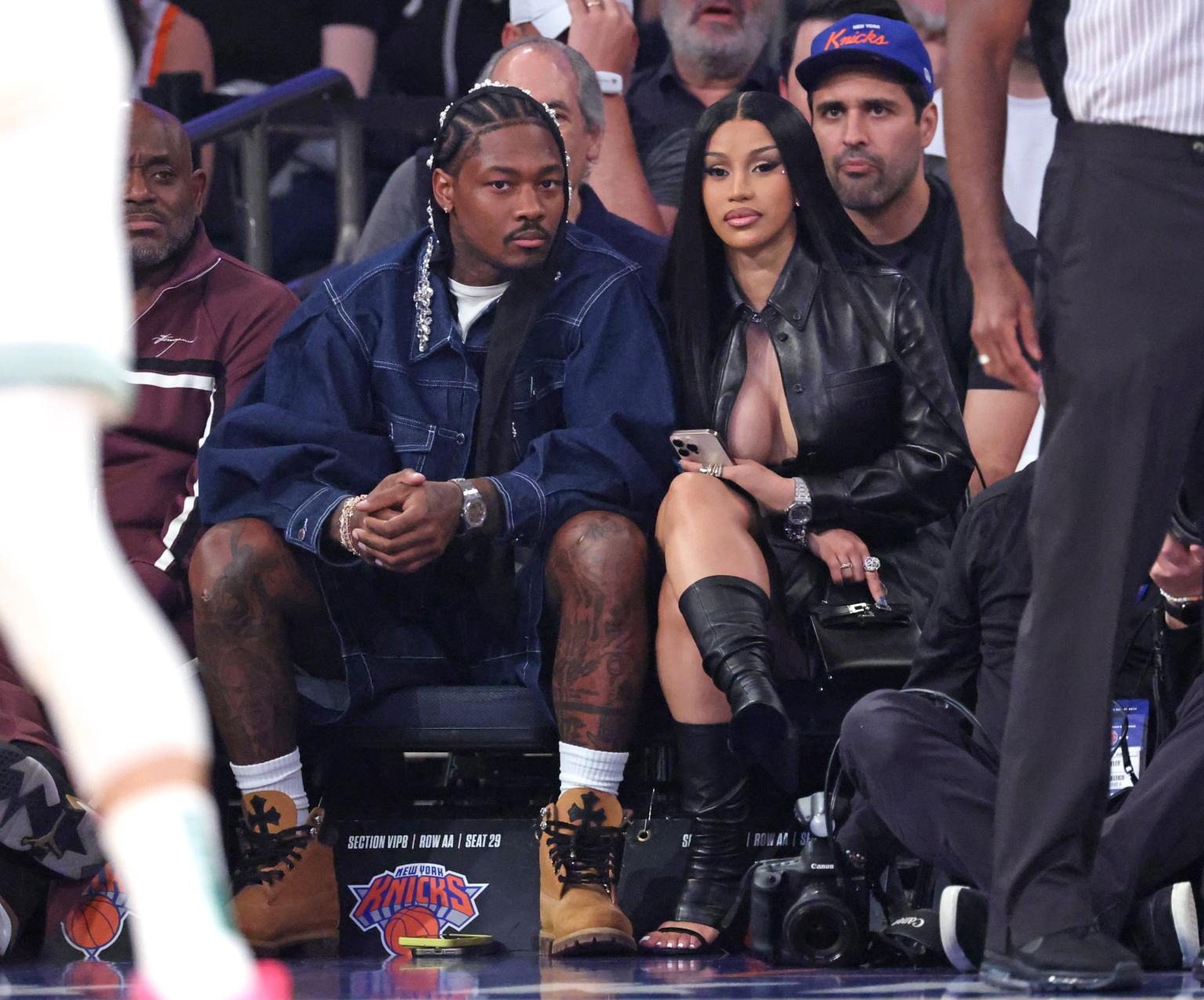 Cardi B mang thai con chung đầu tiên với Stefon Diggs