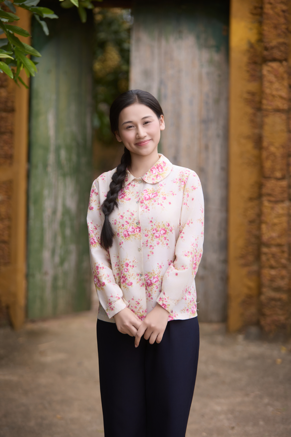 Lê Minh Ngọc thể hiện vai diễn và ca hát thính phòng