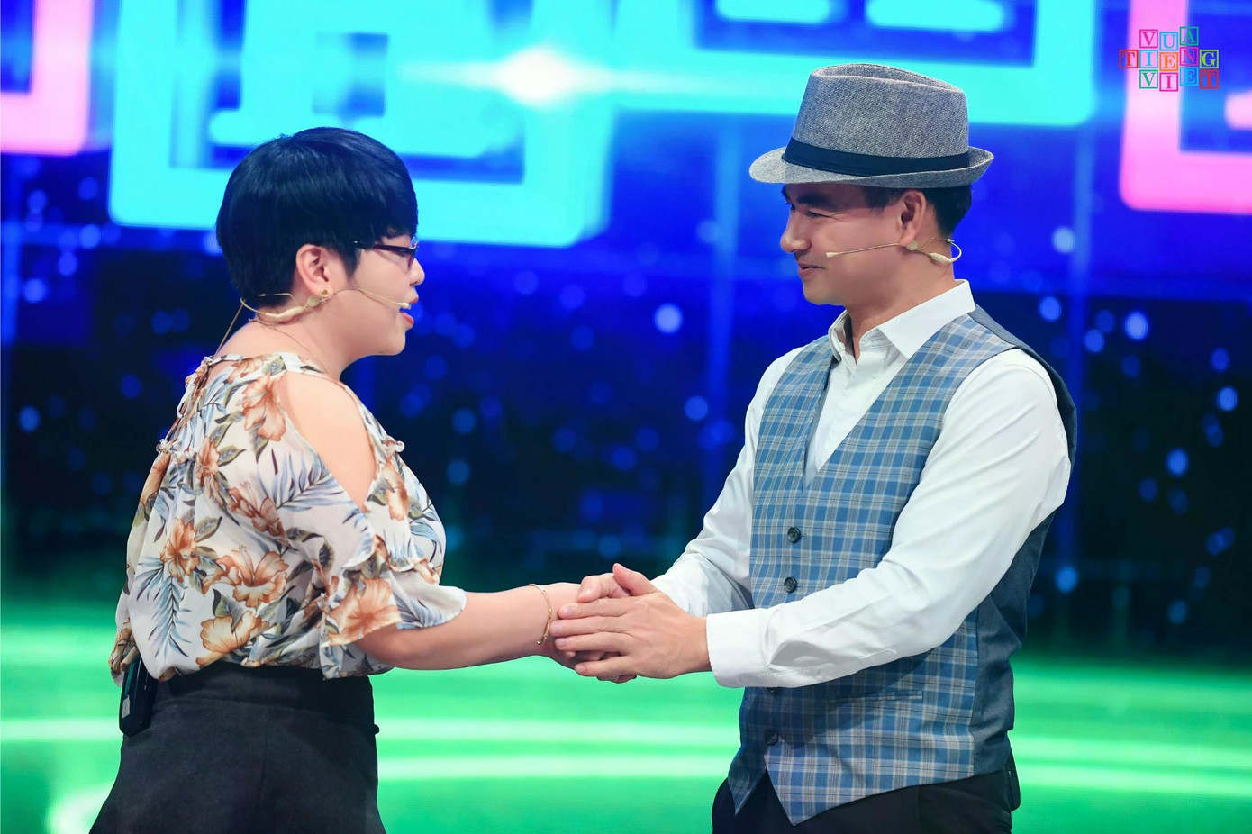 MC Xuân Bắc cùng người chơi tại Vua tiếng Việt
