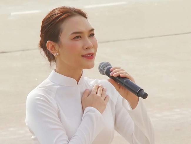 Khoảnh khắc gây sốt của Mỹ Tâm tại Đại lễ