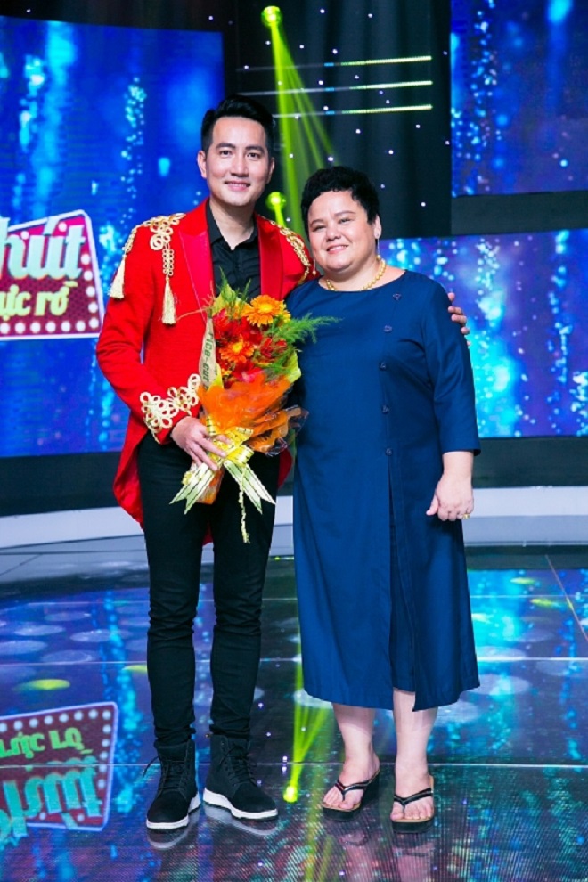 Nguyễn Phi Hùng và bà bầu Thủy Nguyễn