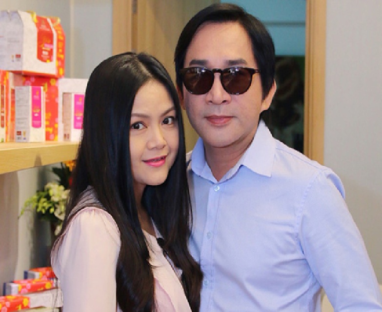 Kim Tử Long và vợ hiện tại Kim Tử Long cùng vợ nghệ sĩ Trinh Trinh