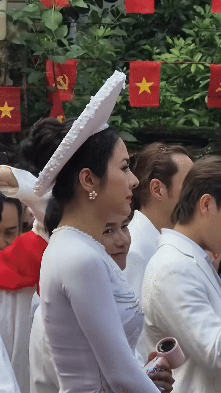 Bùi Công Nam bị che khuất ở Quảng trường Ba Đình