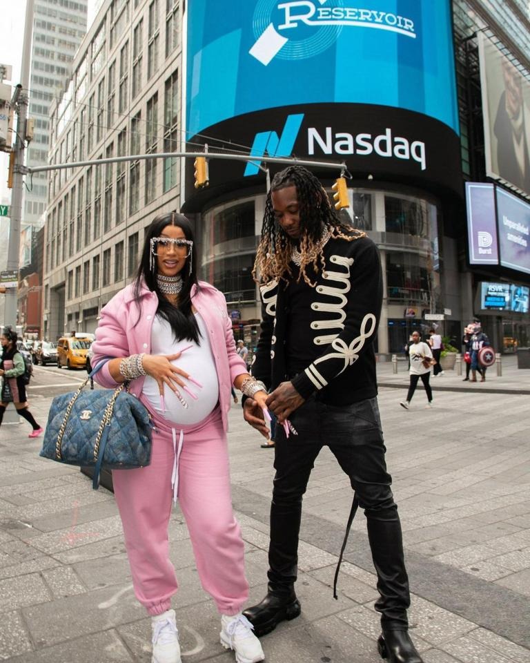 Cardi B và ba người con với Offset