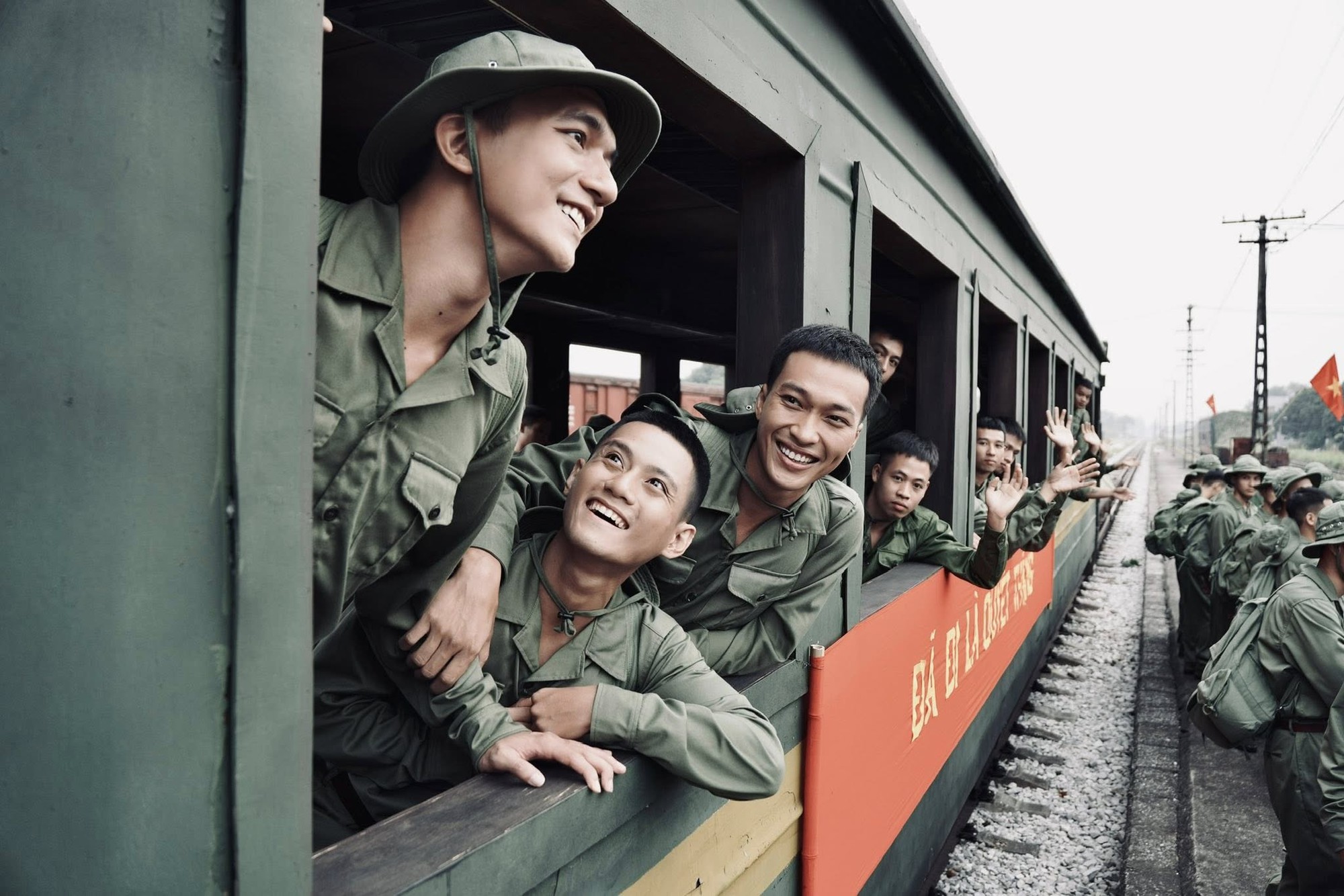 Khán giả và truyền thông bàn luận về Mưa Đỏ