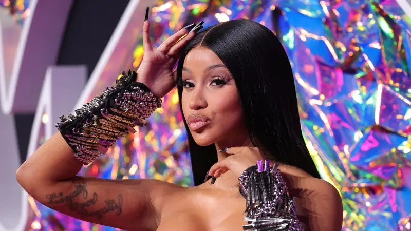 Chân dung Cardi B đầy cá tính và tranh cãi