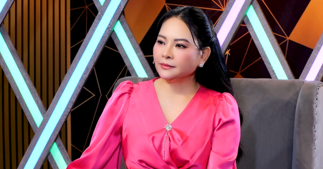 Nữ ca sĩ Đông Đào trong chương trình Chuyện tối cùng sao
