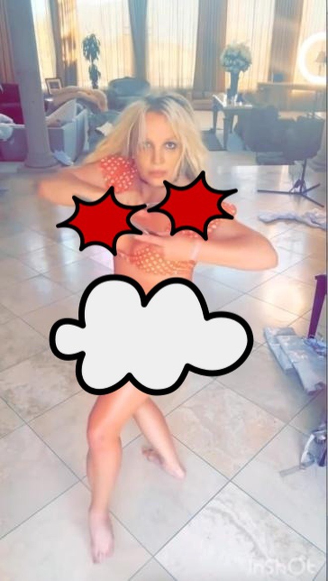 Britney Spears ăn mặc hở hang và nhảy múa điên cuồng với dao