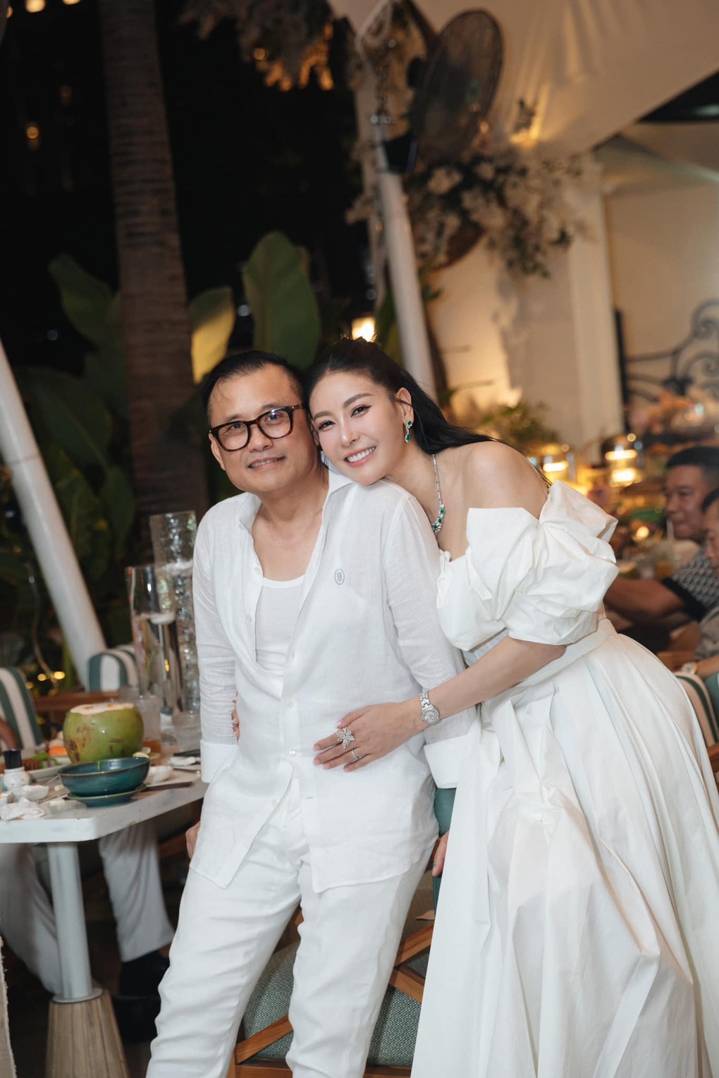 Hà Kiều Anh và ông xã doanh nhân
