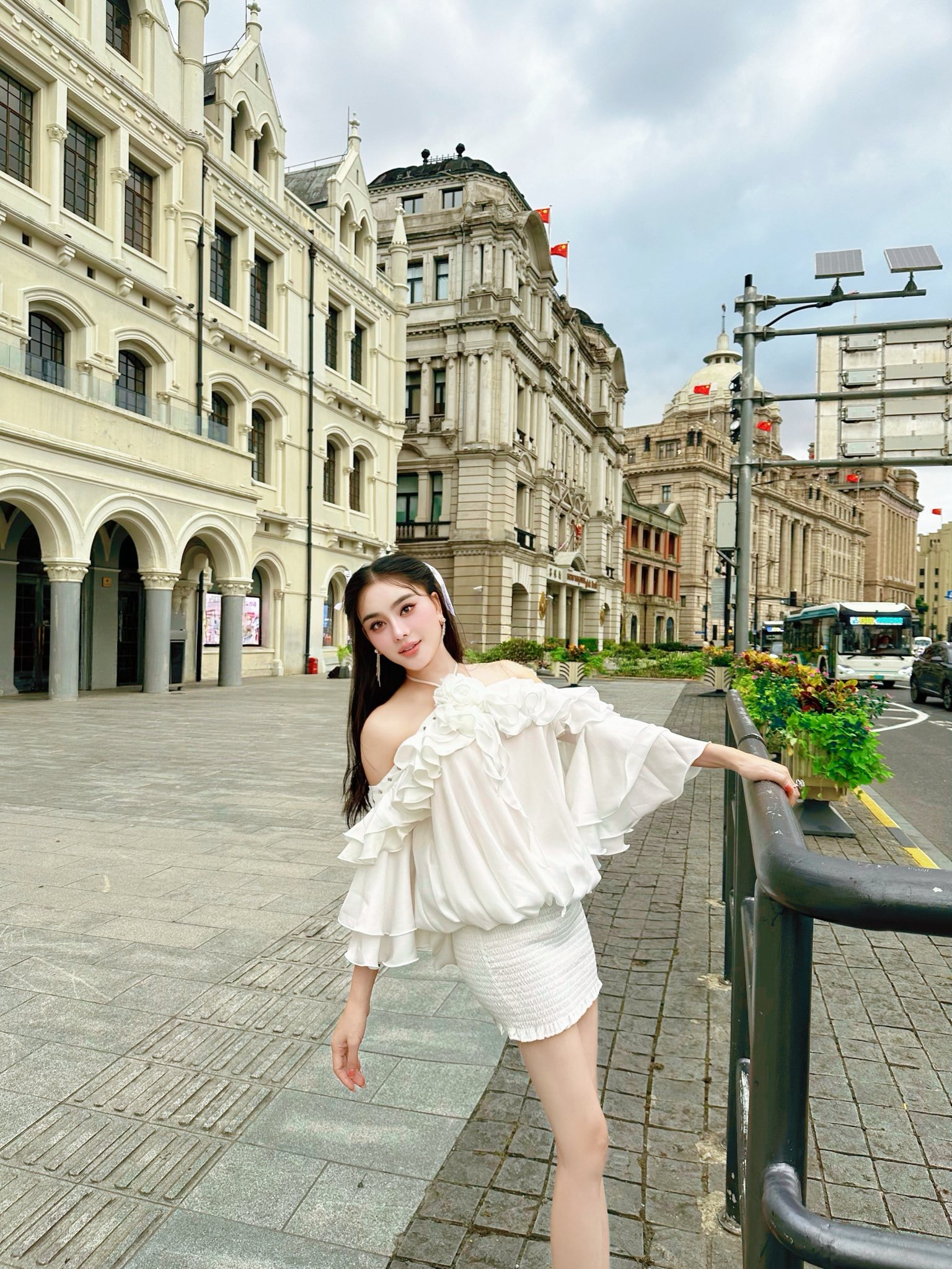 Hình ảnh Lâm Khánh Chi mạnh mẽ, bản lĩnh