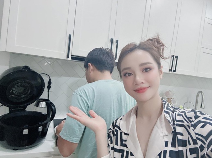 Nhã Phương khen ngợi sự chu đáo của Trường Giang