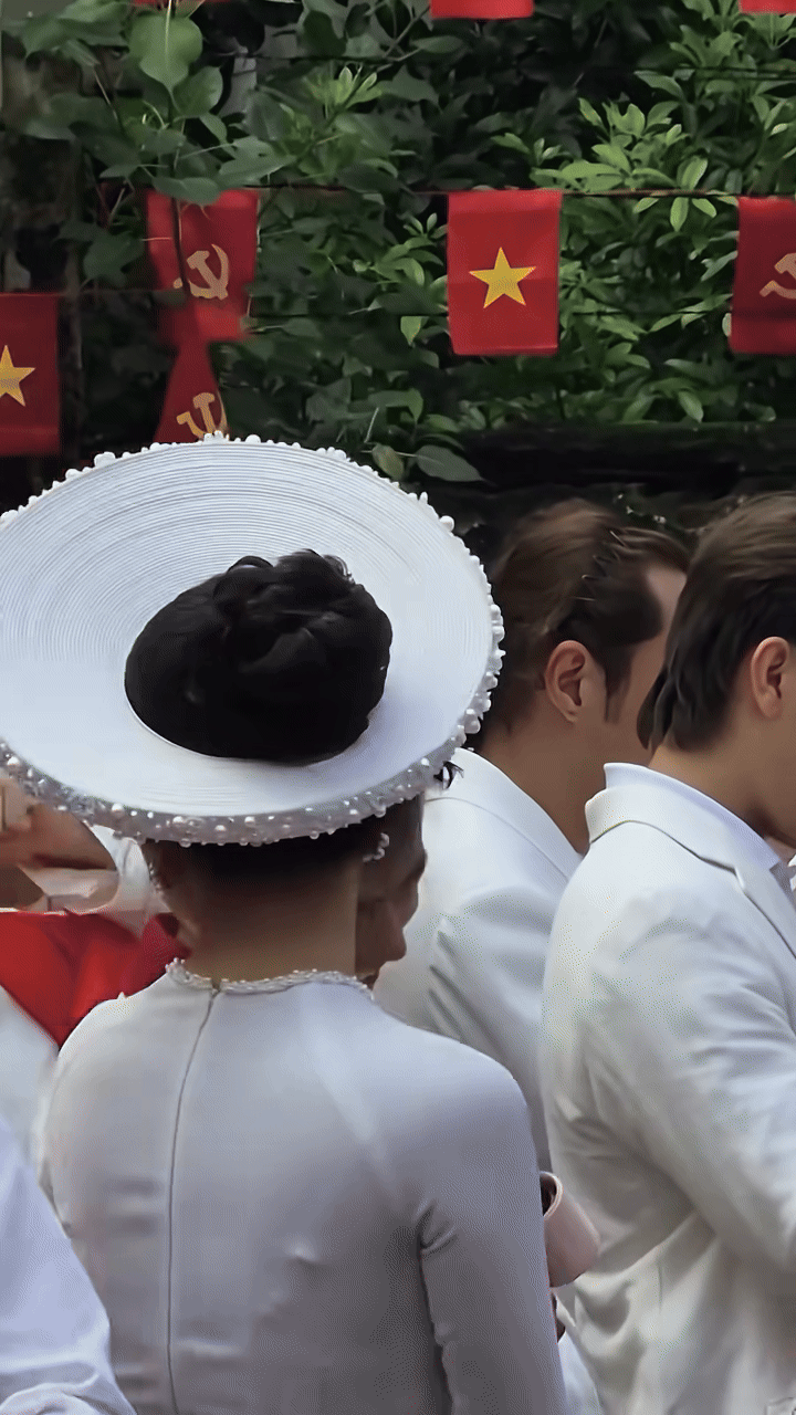 Pha che khuất hài hước giữa Bùi Công Nam và Vân Trang