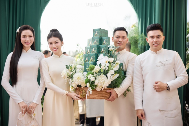 Á hậu Ngọc Thảo bê tráp