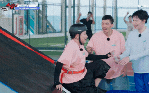 Nam MC té đập mạnh xuống đất, bị dàn sao trêu lệch mũi Trấn Thành bị té Running Man