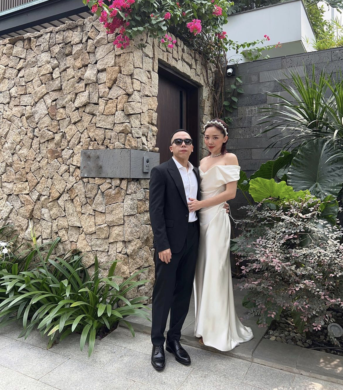 Tóc Tiên nghi sửa mũi, thân thiết bất ngờ bên 1 trai trẻ- Ảnh 3. Tin đồn rạn nứt tình cảm giữa Tóc Tiên và Hoàng Touliver