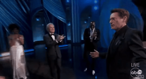 Robert Downey Jr. phớt lờ Quan Kế Huy tại Oscar Robert Downey Jr. không tương tác với người trao giải Quan Kế Huy