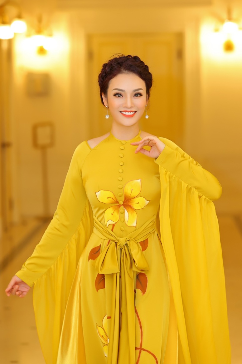 Nữ ca sĩ là lãnh đạo có học vị tiến sĩ, lấy chồng hai là Viện trưởng- Ảnh 1. Tân Nhàn