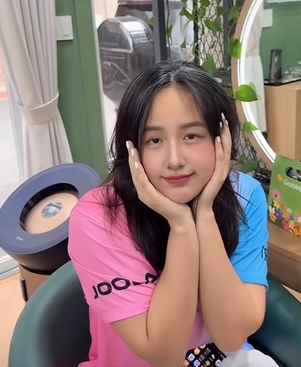 Mai Phương Thuý tròn trịa hơn hẳn Mai Phương Thuý trông tròn trịa hơn hẳn