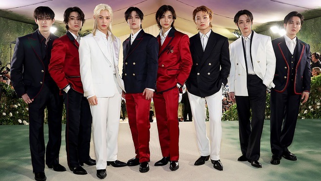 Phóng viên phương Tây chế giễu ngoại hình Stray Kids tại Met Gala Các nhiếp ảnh gia phương Tây mỉa mai nhóm Kpop Stray Kids trên thảm đỏ Met Gala