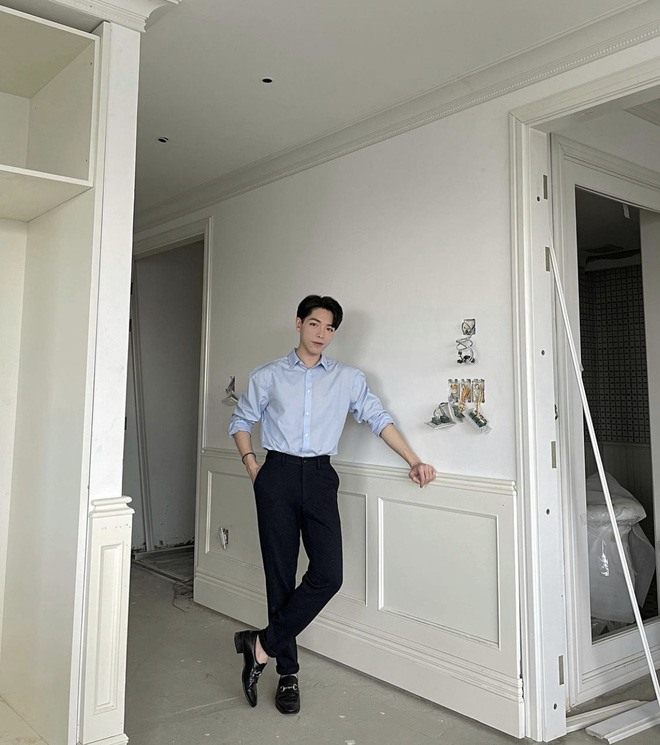 Căn hộ cao cấp của Đức Phúc Căn hộ tông trắng hiện đại