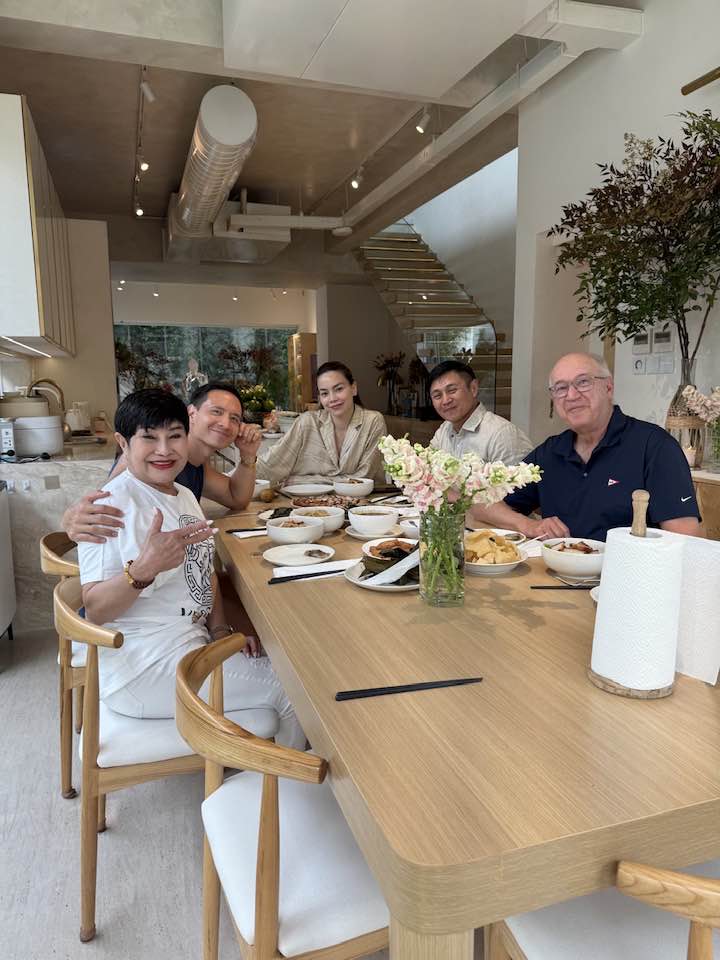 Bữa ăn vui vẻ tại nhà Hồ Ngọc Hà