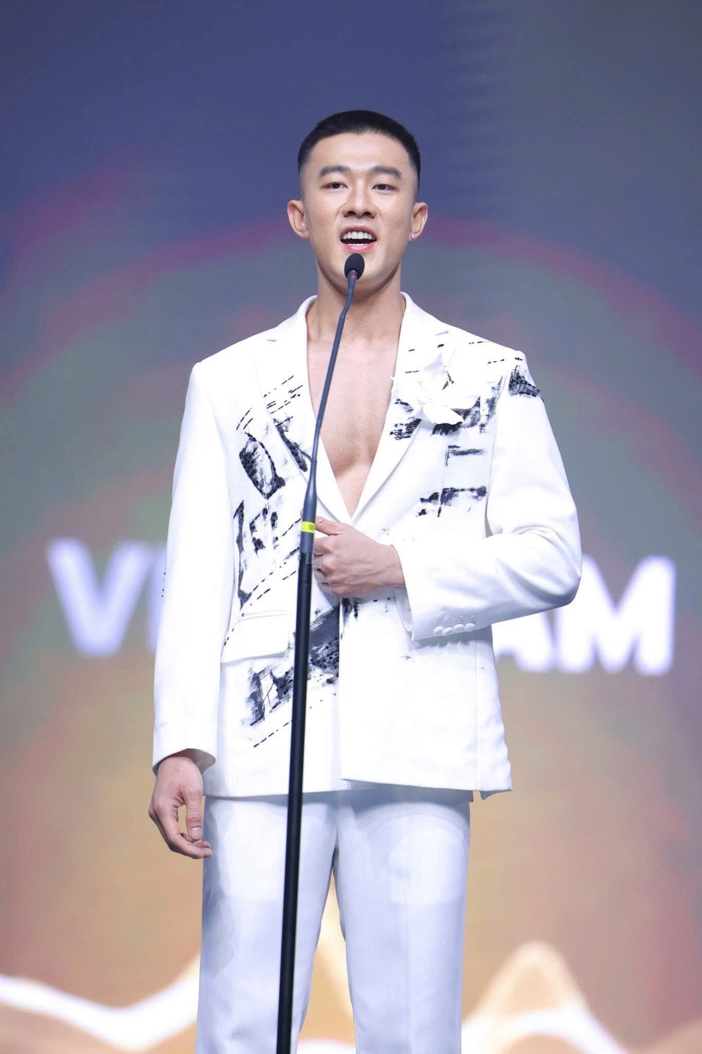 Đoàn Công Vinh bị ngộ độc, nhập viện điều trị sau đêm Bán kết Mister Global 2025- Ảnh 1. Đoàn Công Vinh nhập viện do ngộ độc thực phẩm