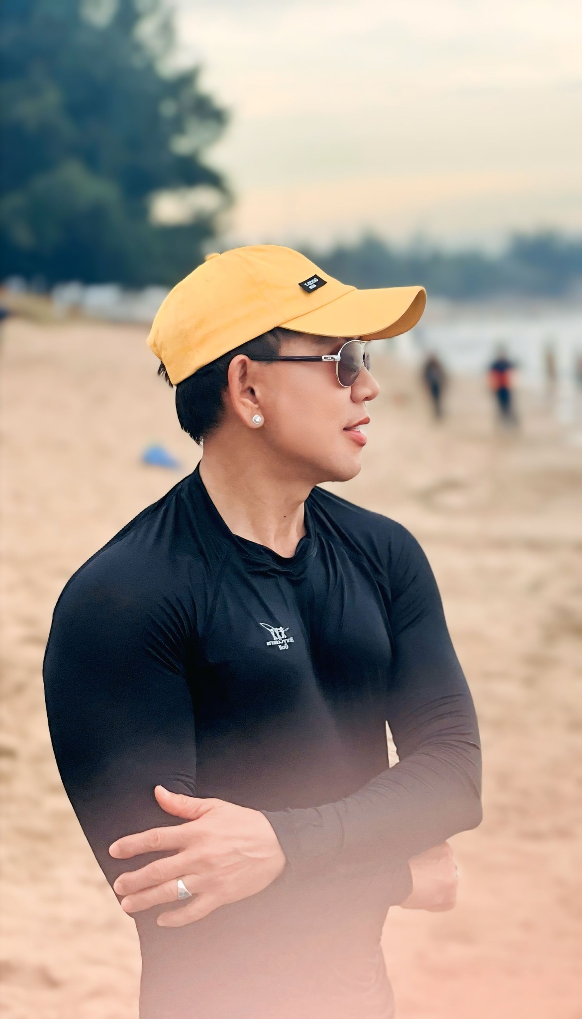 Mai Tuấn khoe thân hình săn chắc Thân hình trẻ trung của Mai Tuấn ở tuổi U60