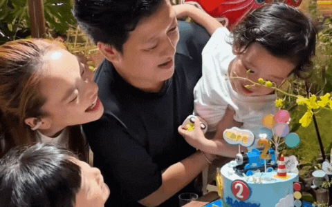 Trường Giang công khai ảnh rõ nét dung mạo con trai- Ảnh 1. Gia đình Trường Giang tổ chức sinh nhật cho nhóc tỳ thứ 2