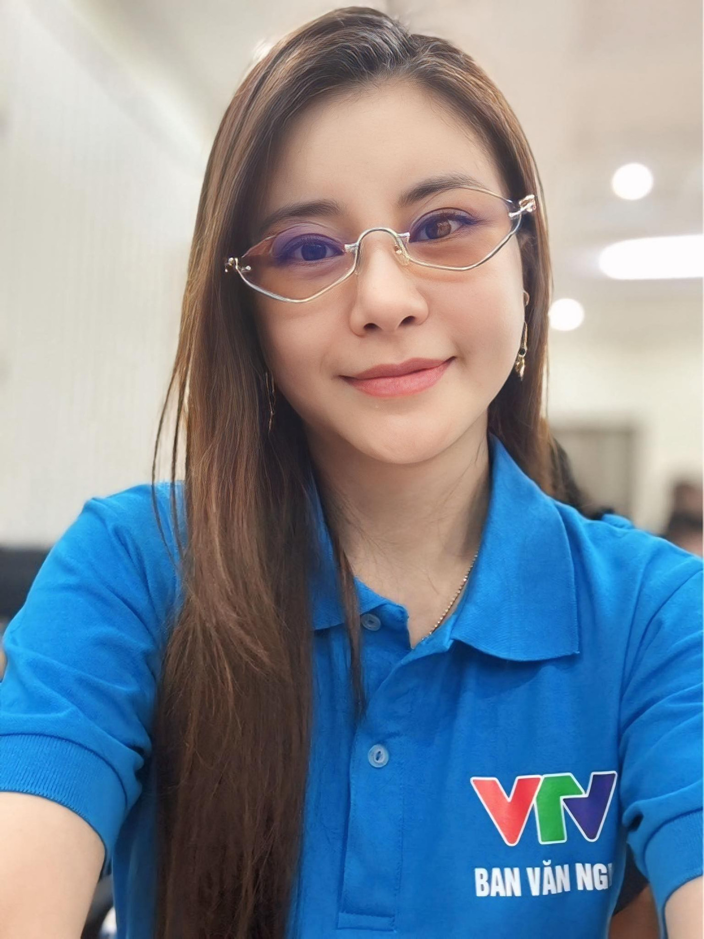 NSƯT Kim Oanh rời ban Văn nghệ, chuyển công tác sang ban Truyền hình tiếng dân tộc (VTV5)
