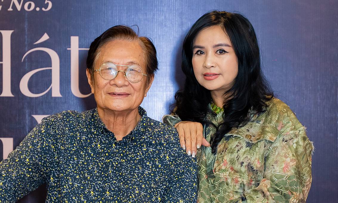 Nhạc sĩ Dương Thụ và Thanh Lam Nhạc sĩ Dương Thụ bên cạnh ca sĩ Thanh Lam