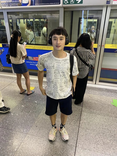 Nam diễn viên trở về Việt Nam