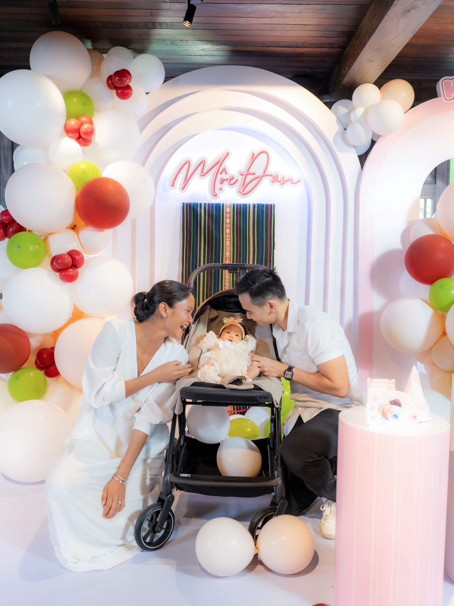 Gương mặt biến dạng sau sinh của H'Hen Niê- Ảnh 3. Con gái đầu lòng bụ bẫm, đáng yêu của H'Hen Niê