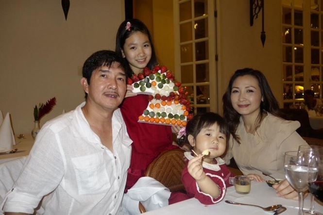 Khánh Huyền bên chồng