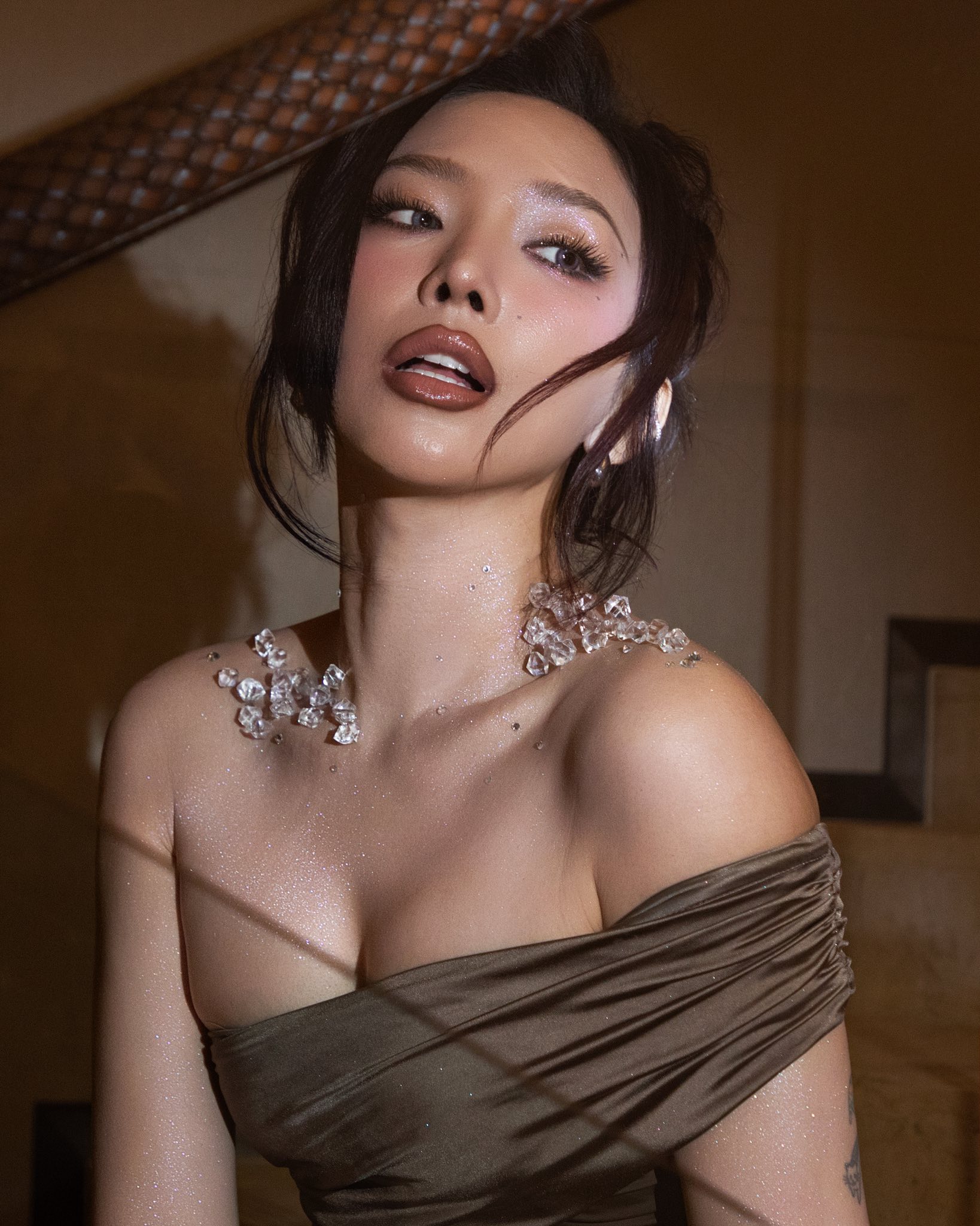 Tóc Tiên gây bàn tán vì gương mặt khác lạ Gương mặt Tóc Tiên thay đổi gây chú ý