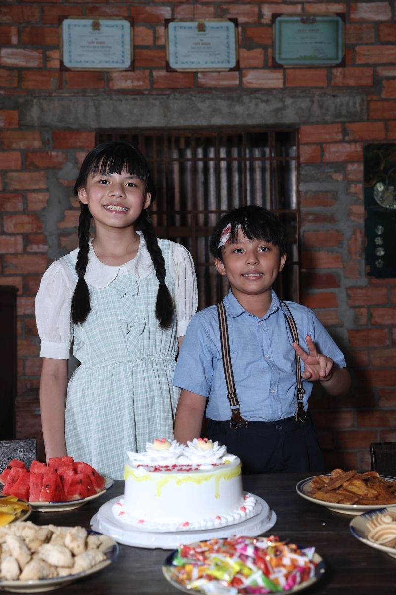 2025 mỗi nhà nên có một phú bà đỉnh cỡ này: Đã giàu còn tuyệt đối tình cảm, chi tiền không cần nghĩ quá đã luôn!- Ảnh 2. Từ nhỏ, Hai Thương đã có trách nhiệm lo cho em trai